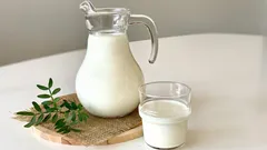 Smije li se piti kefir navečer? Evo kada pomaže, a kada odmaže