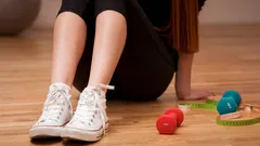 Hodanje na stražnjicu naspram bolova u leđima: prednosti, tehnika i česte pogreške