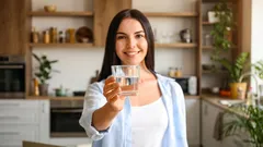 Zašto 2 litre vode dnevno nisu za svakoga i kako uspostaviti režim pijenja