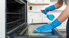 Kako ukloniti masnoću iz pećnice bez agresivnih kemikalija