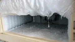 Led u zamrzivaču? Evo zašto nastaje i kako ga ukloniti bez oštećenja uređaja.